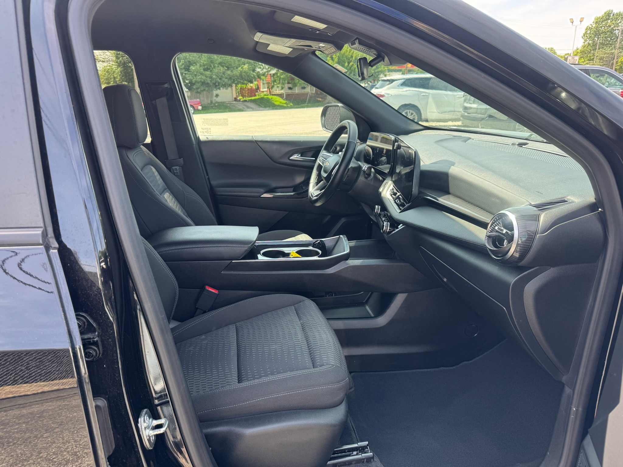 2025 Chevrolet Equinox LT - Photo 18