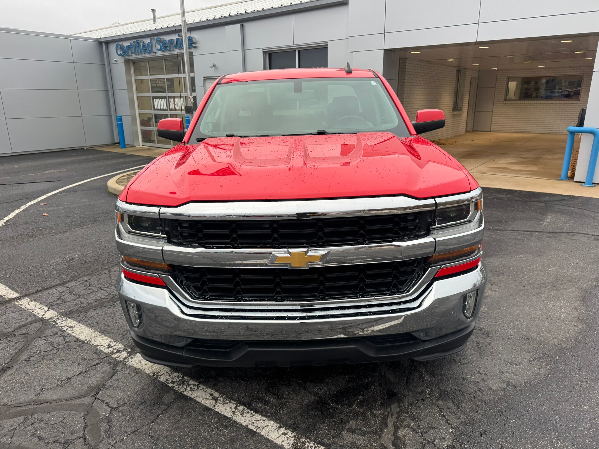 2017 Chevrolet Silverado 1500 LT photo 3