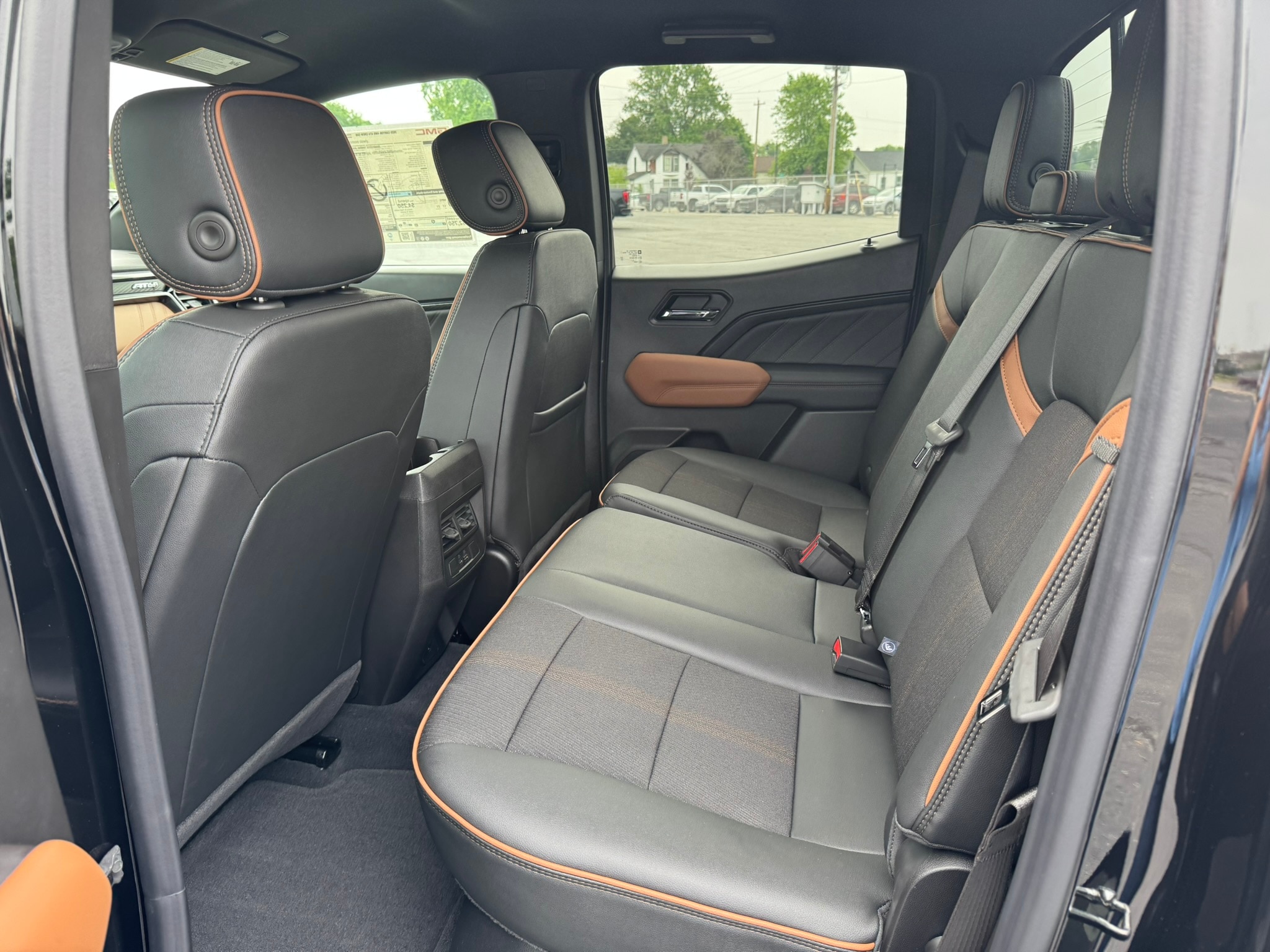 2025 GMC Canyon AT4 - Photo 17