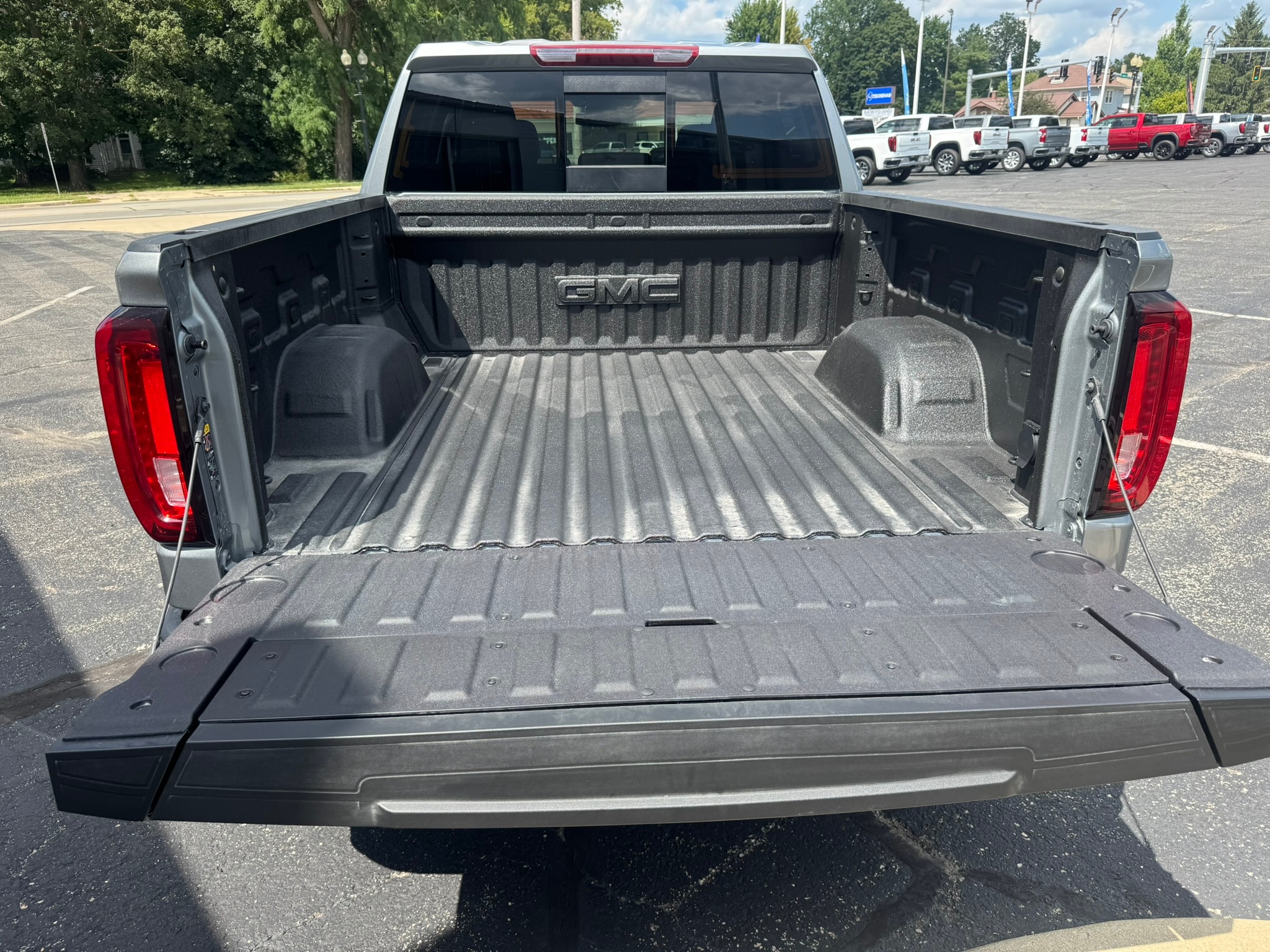 2026 GMC Sierra 1500 SLT - Photo 26