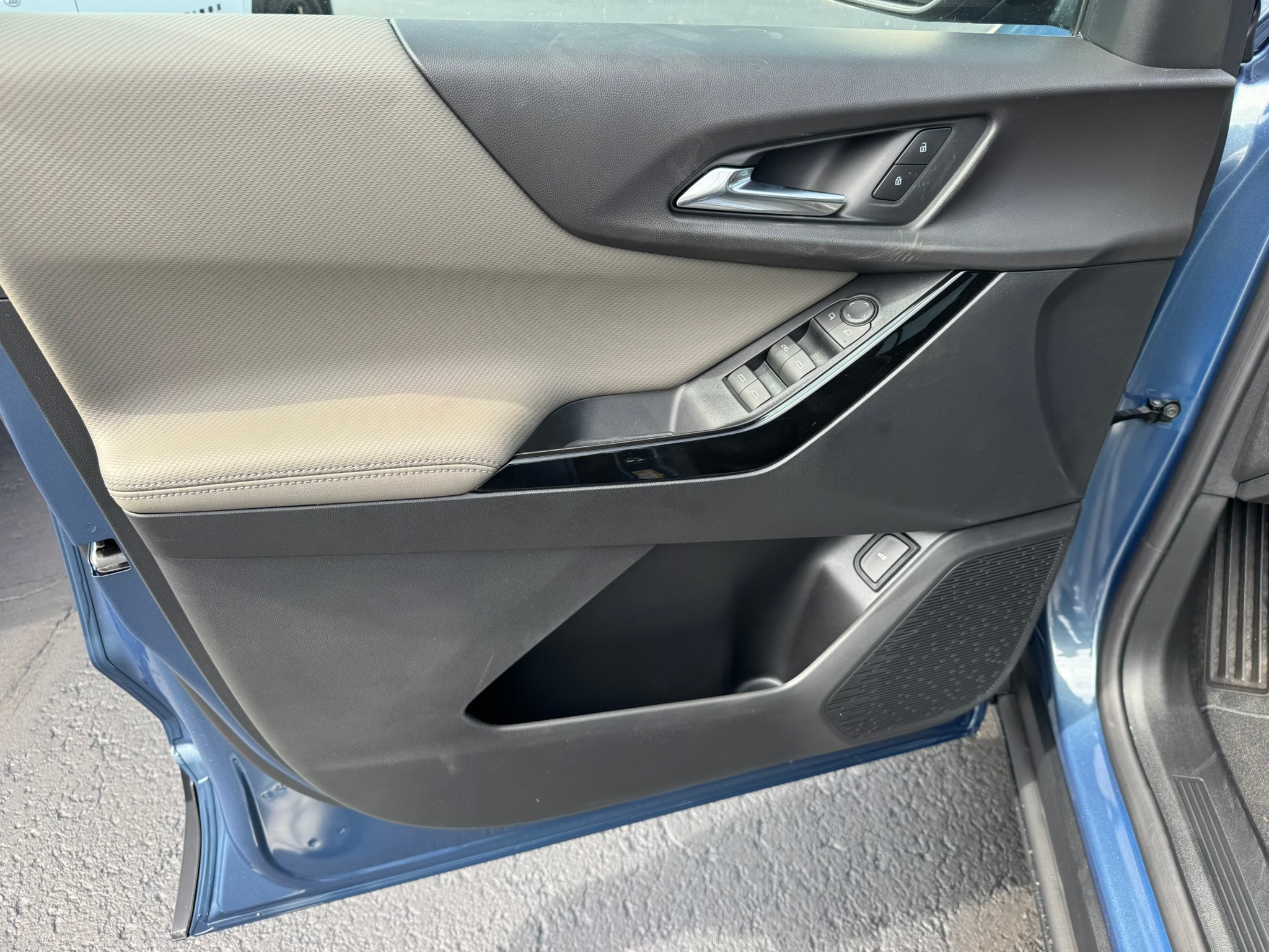 2027 Chevrolet Equinox LT - Photo 11