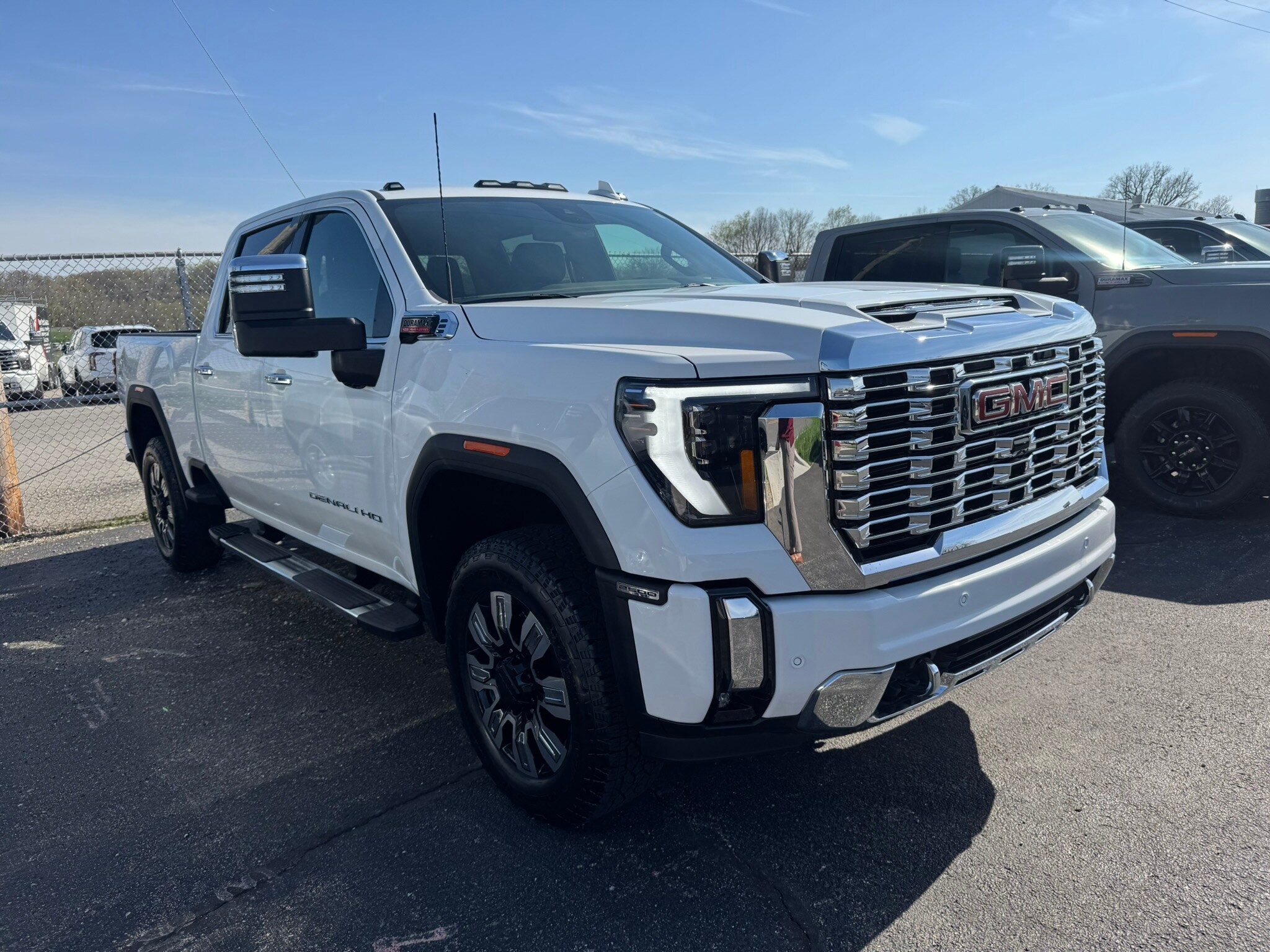 2025 Gmc Sierra 2500 HD Denali photo 3