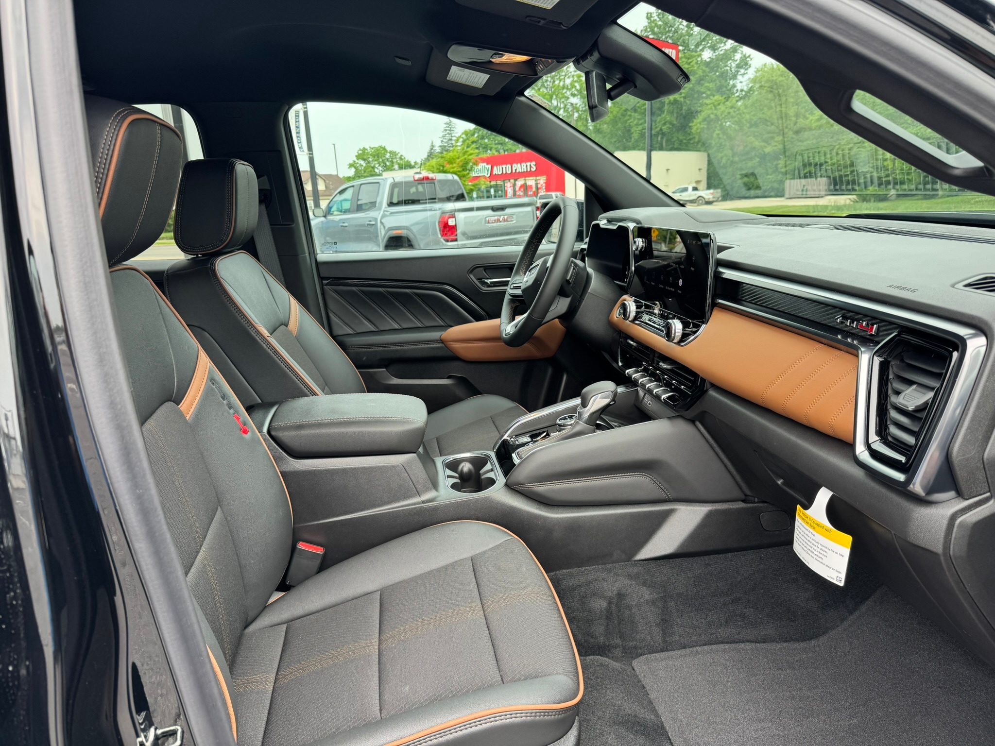 2025 GMC Canyon AT4 - Photo 15