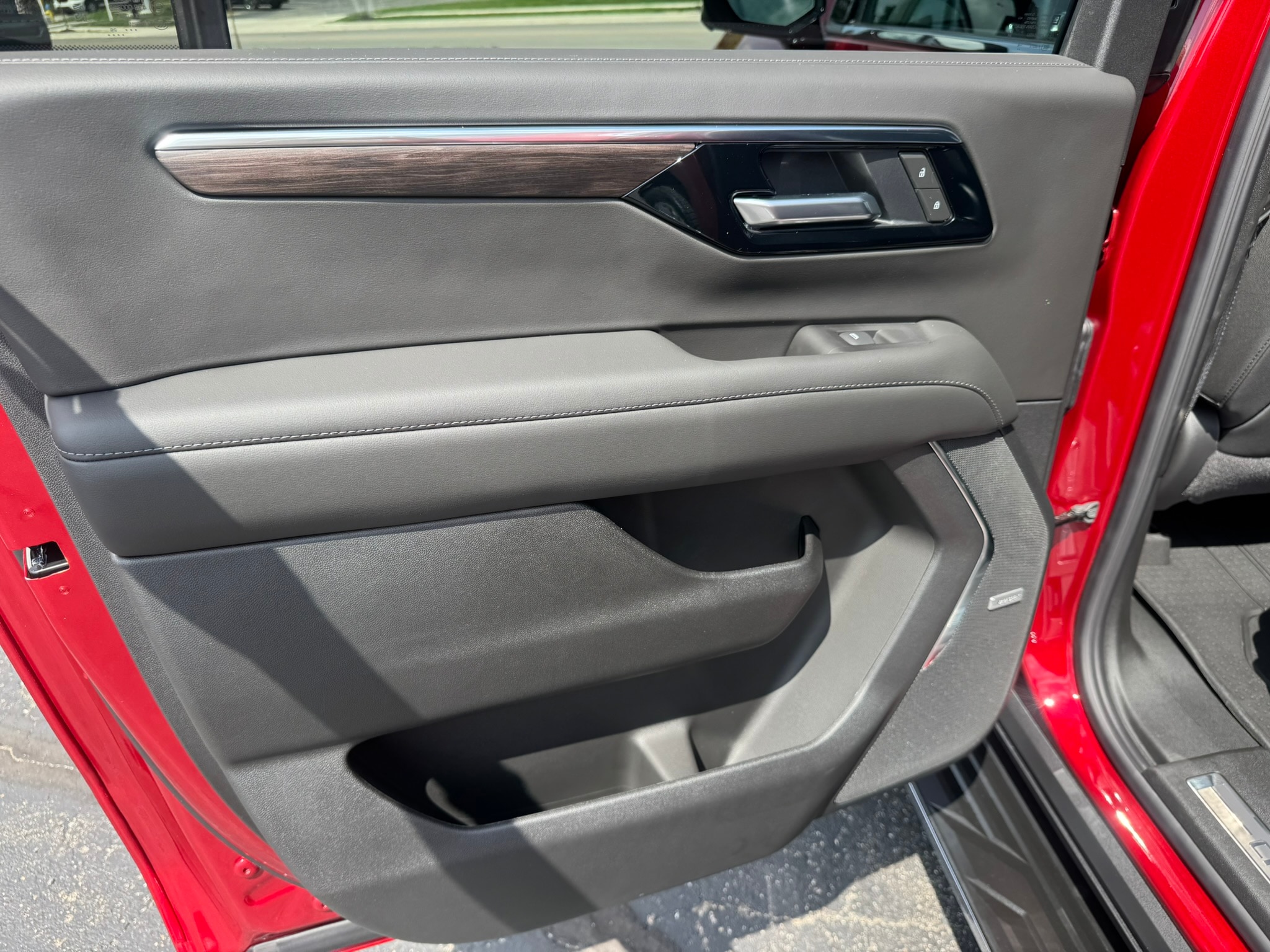 2026 Chevrolet Suburban LT - Photo 19