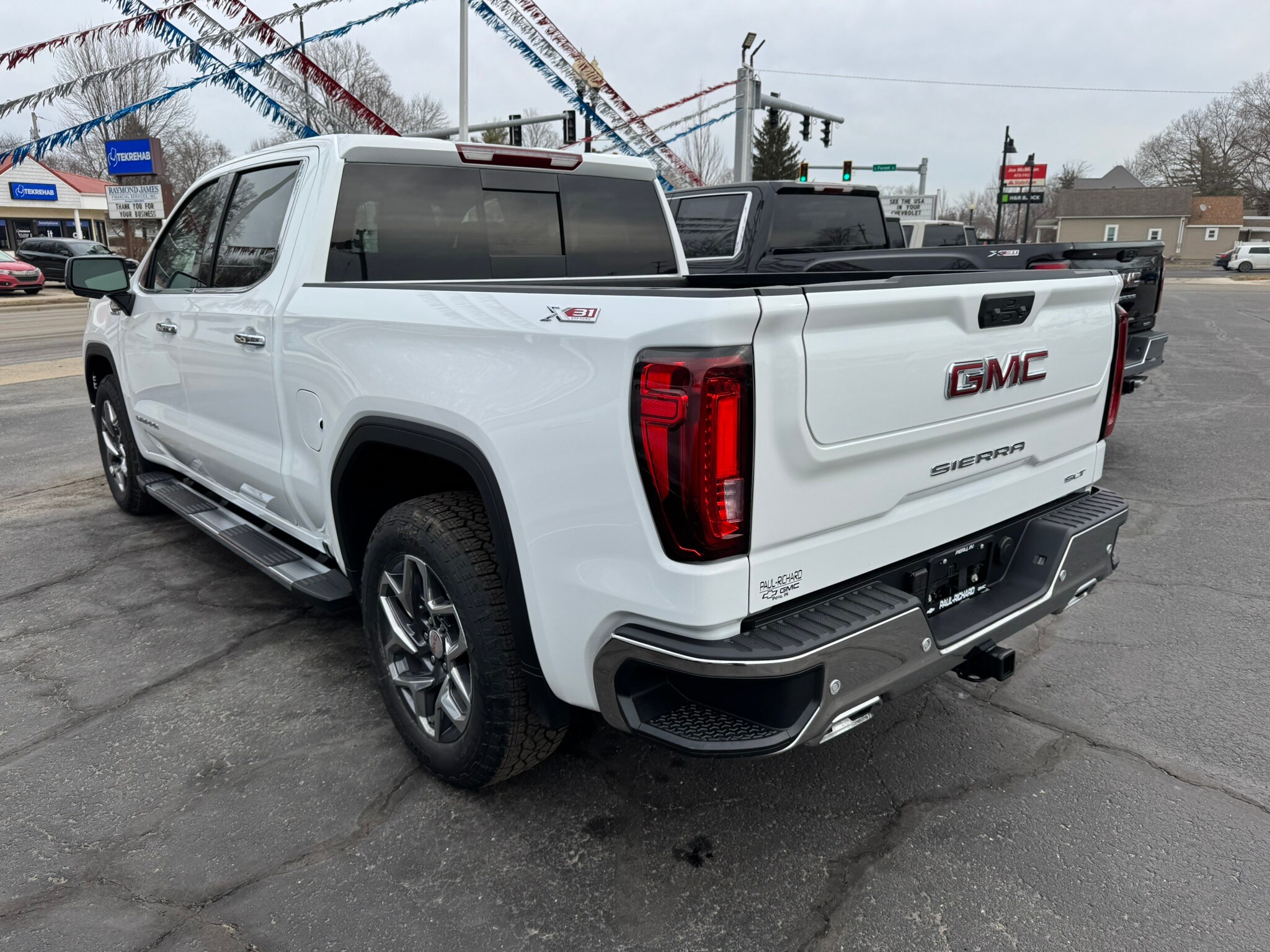 View vehicle photo 7