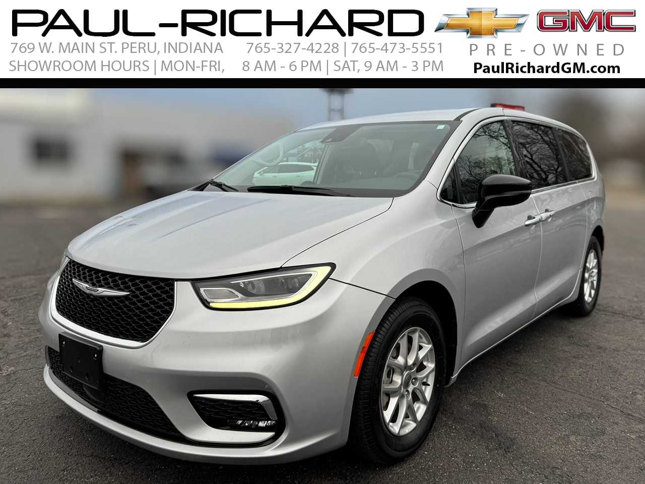 2024 Chrysler Pacifica Touring L's photo