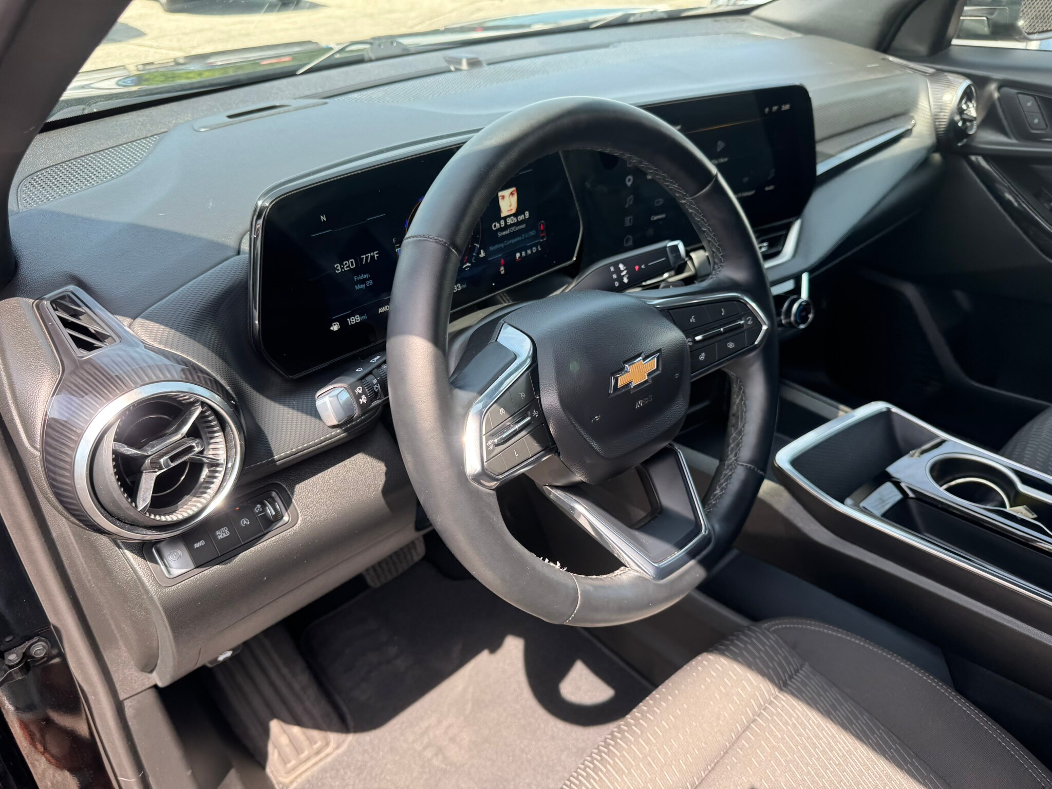2025 Chevrolet Equinox LT - Photo 13