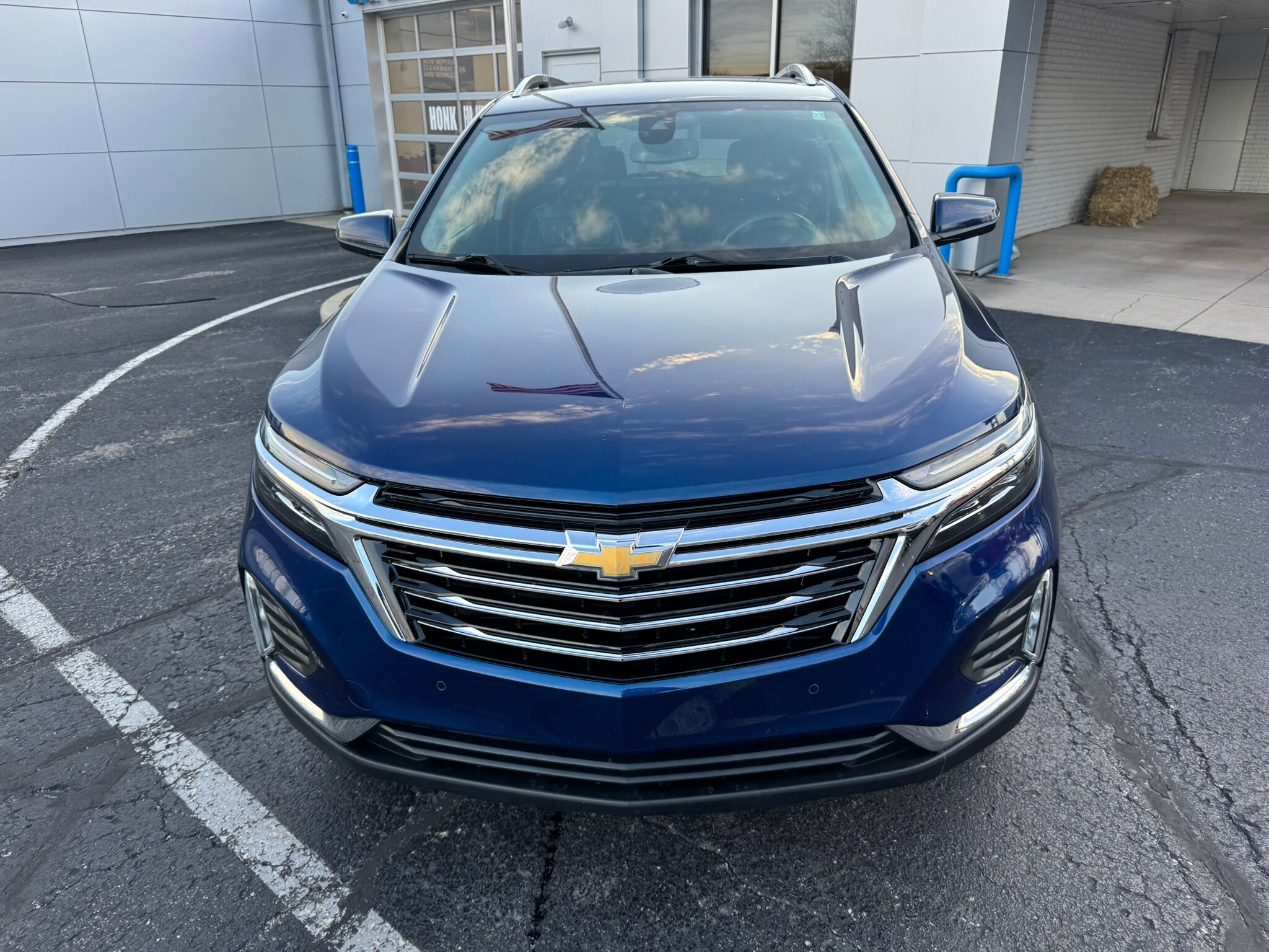 2022 Chevrolet Equinox Premier photo 3