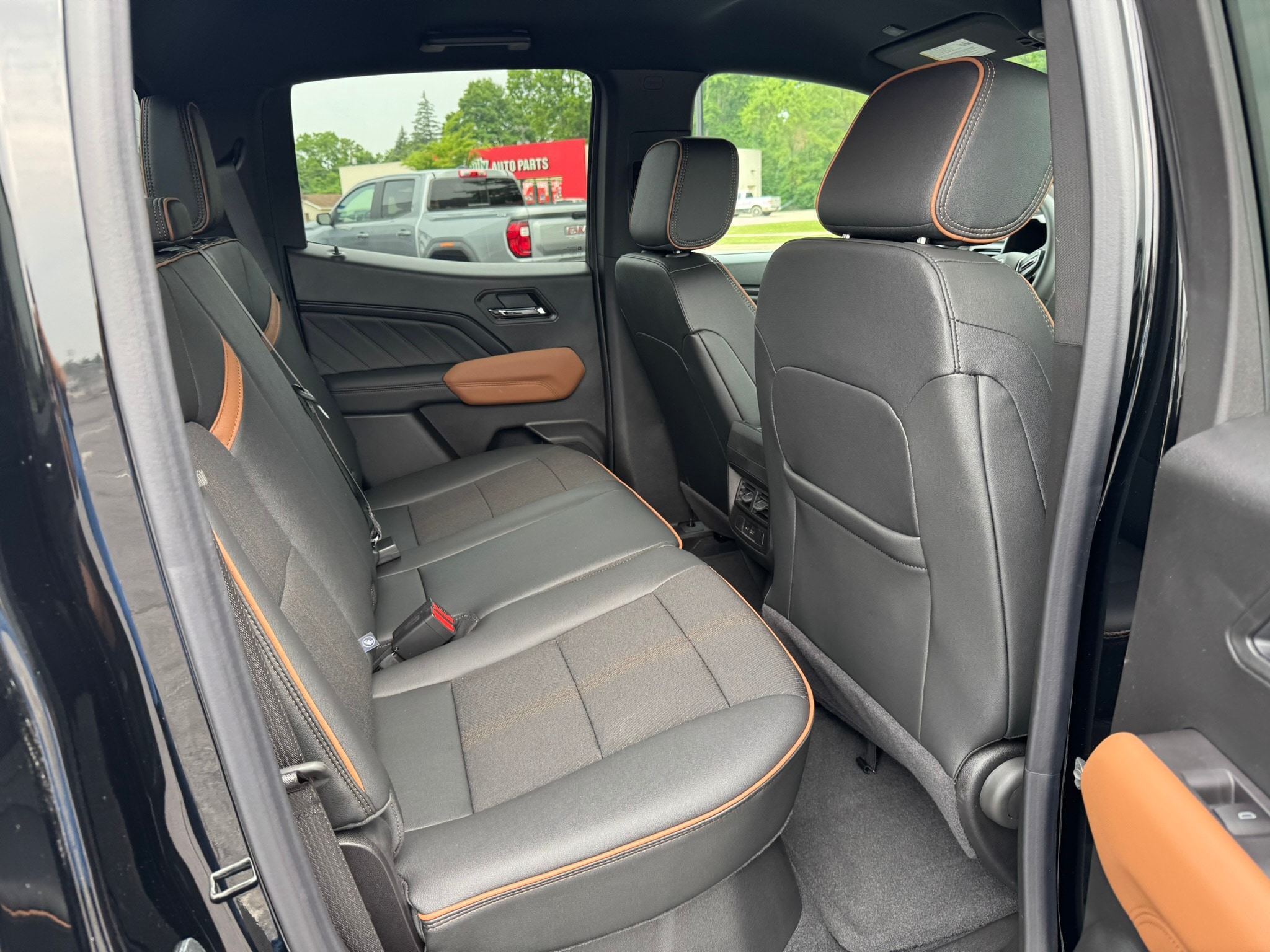 2025 GMC Canyon AT4 - Photo 19