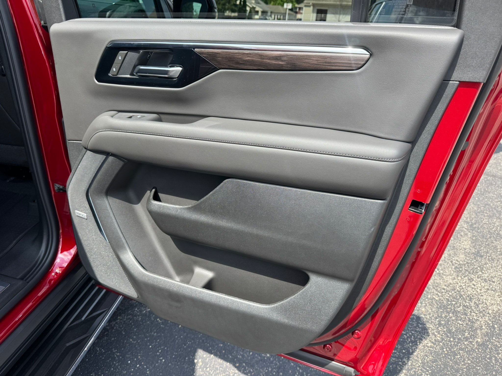 2026 Chevrolet Suburban LT - Photo 23