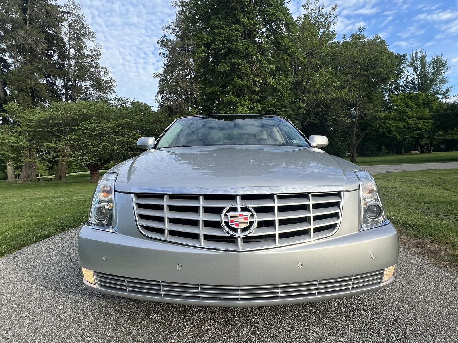 2011 Cadillac DTS Premium photo 3