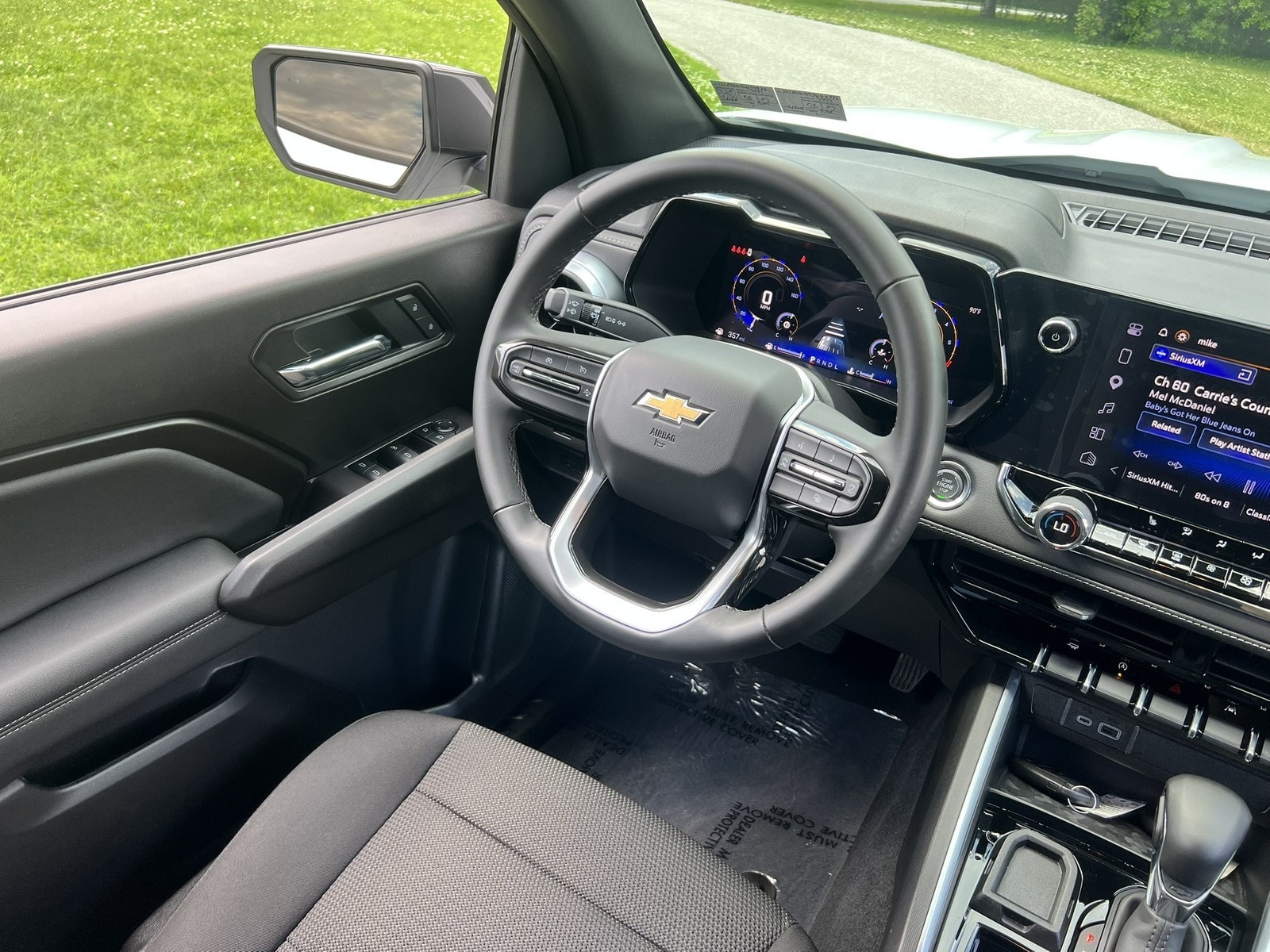 2025 Chevrolet Colorado LT - Photo 13