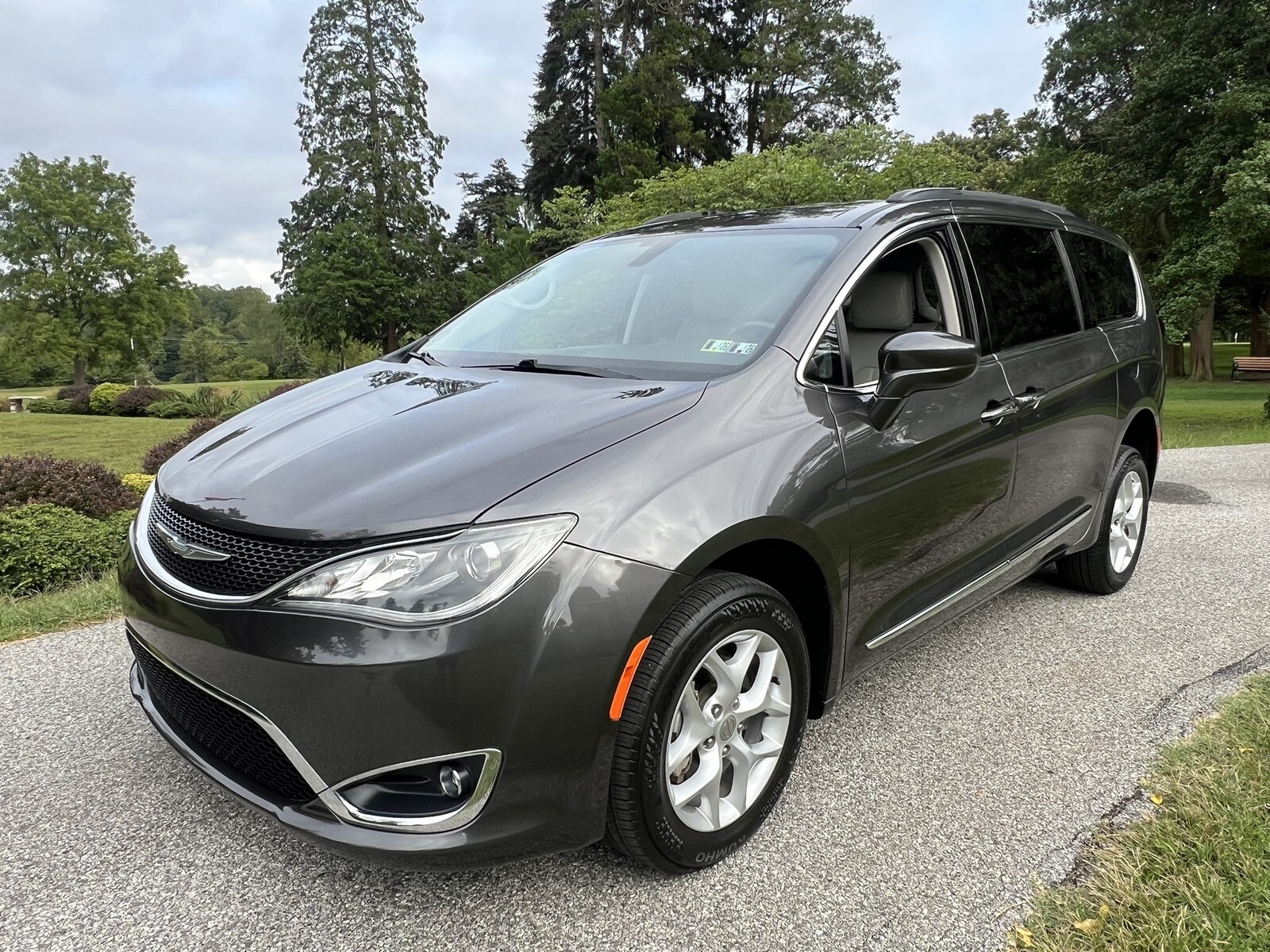 2017 Chrysler Pacifica Touring L photo 4