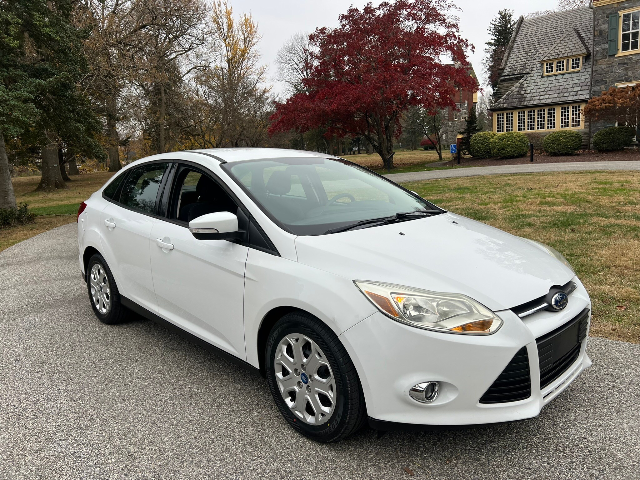 2012 Ford Focus Sedan photo 2
