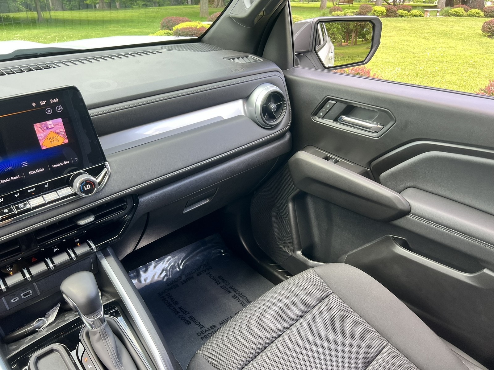 2025 Chevrolet Colorado LT - Photo 15