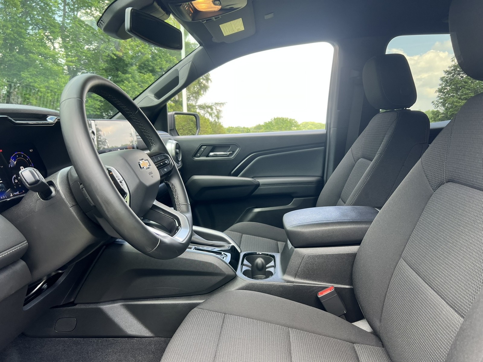 2025 Chevrolet Colorado LT - Photo 16