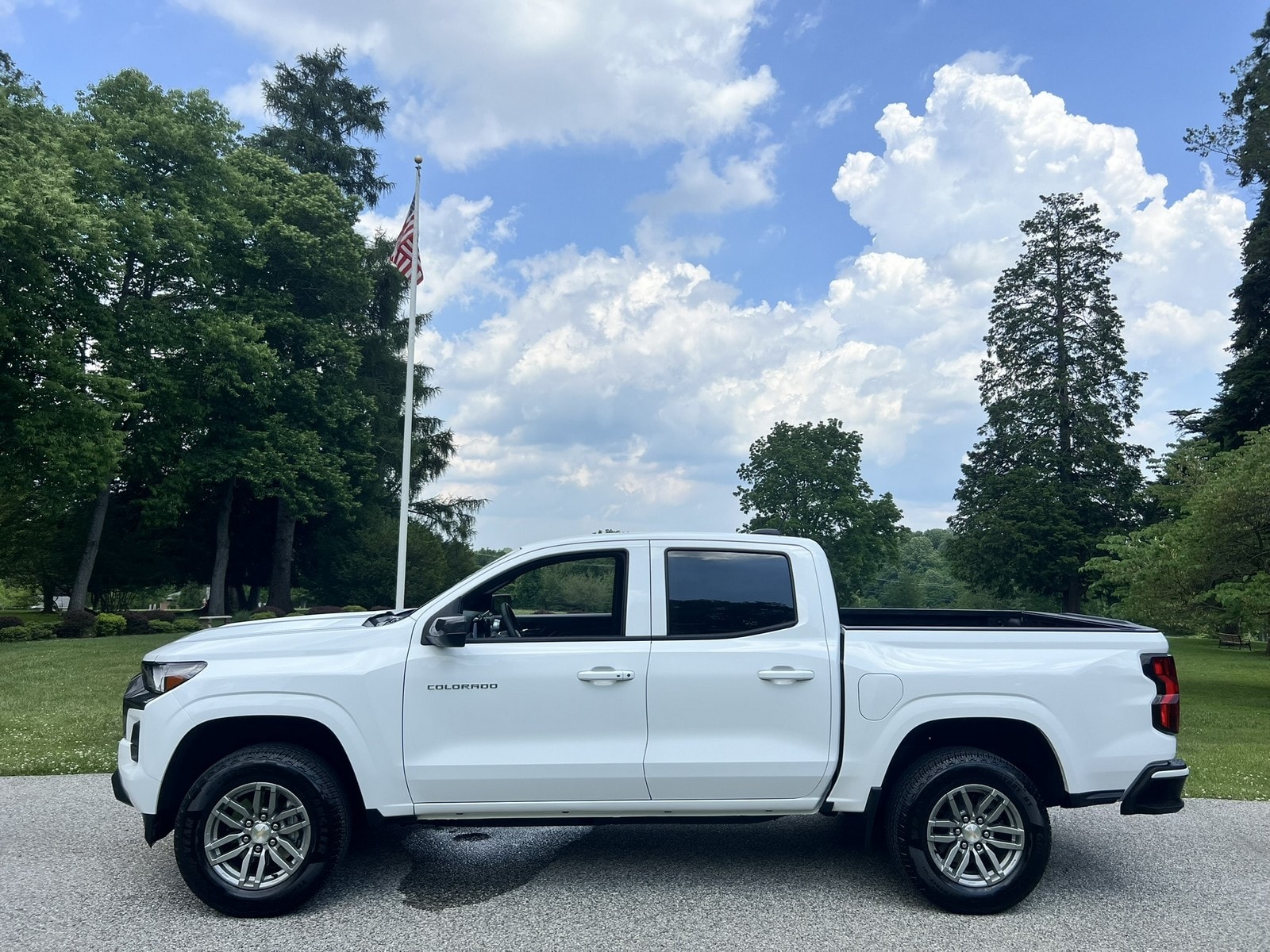 2025 Chevrolet Colorado LT - Photo 6