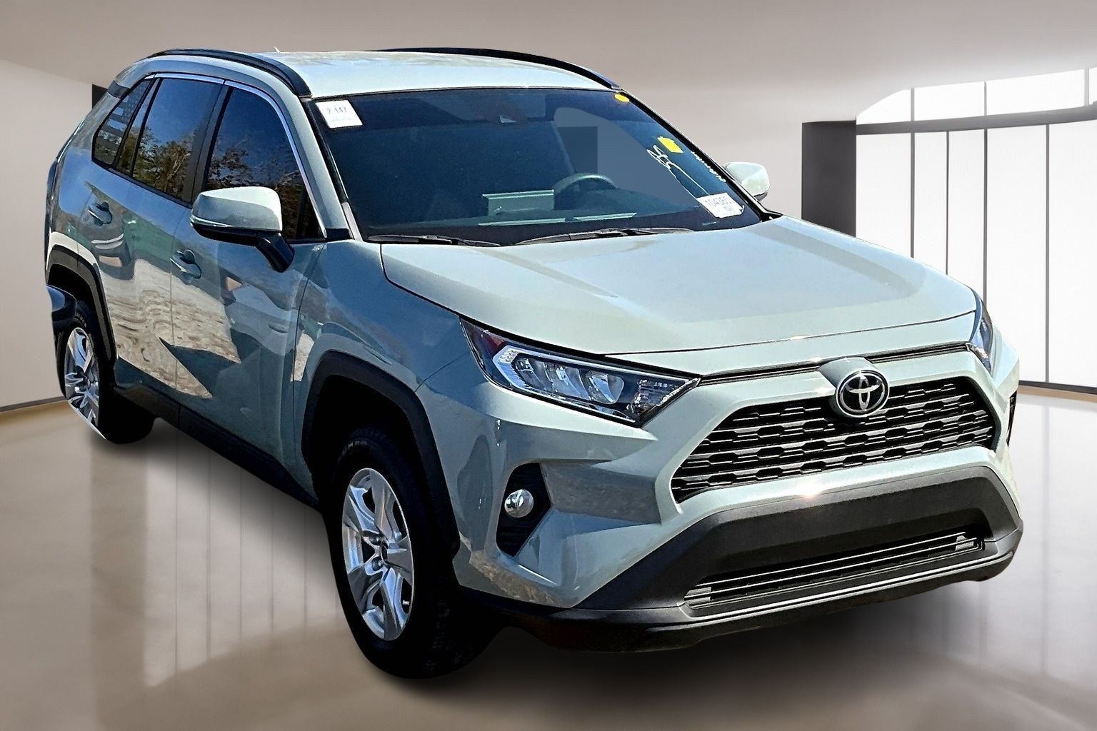 2021 Toyota RAV4 XLE's photo
