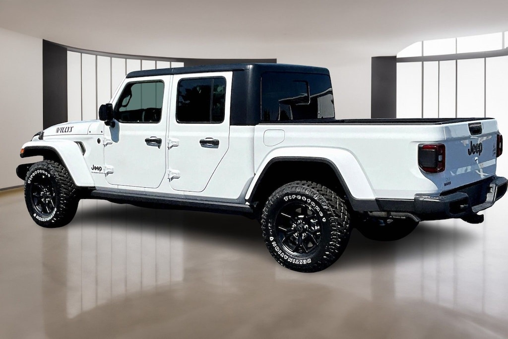 New 2025 Jeep Gladiator Sport Pickup