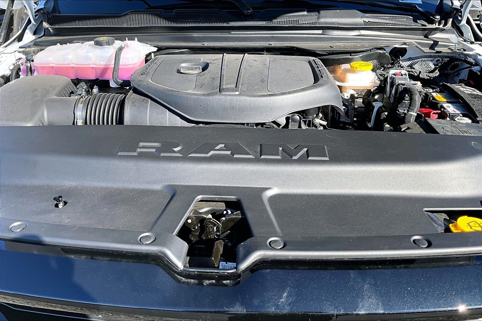 2025 RAM 1500 Laramie - Photo 9