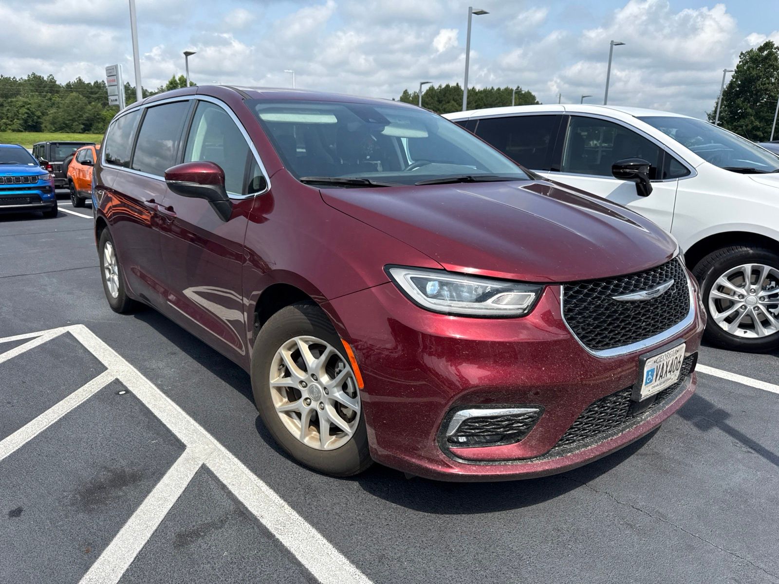 2023 Chrysler Pacifica Touring L's photo