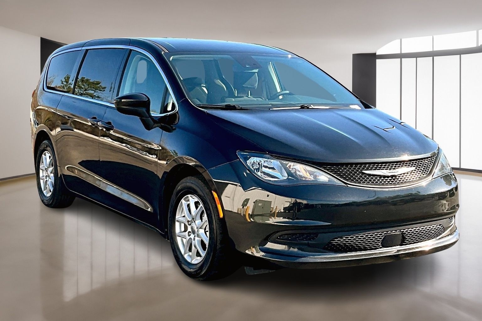 2023 Chrysler Voyager LX Minivan/Van's photo