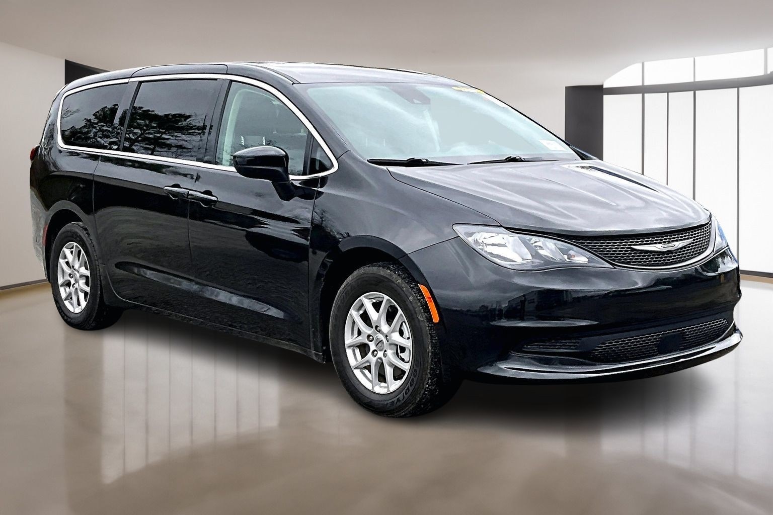 2023 Chrysler Voyager LX Minivan/Van's photo