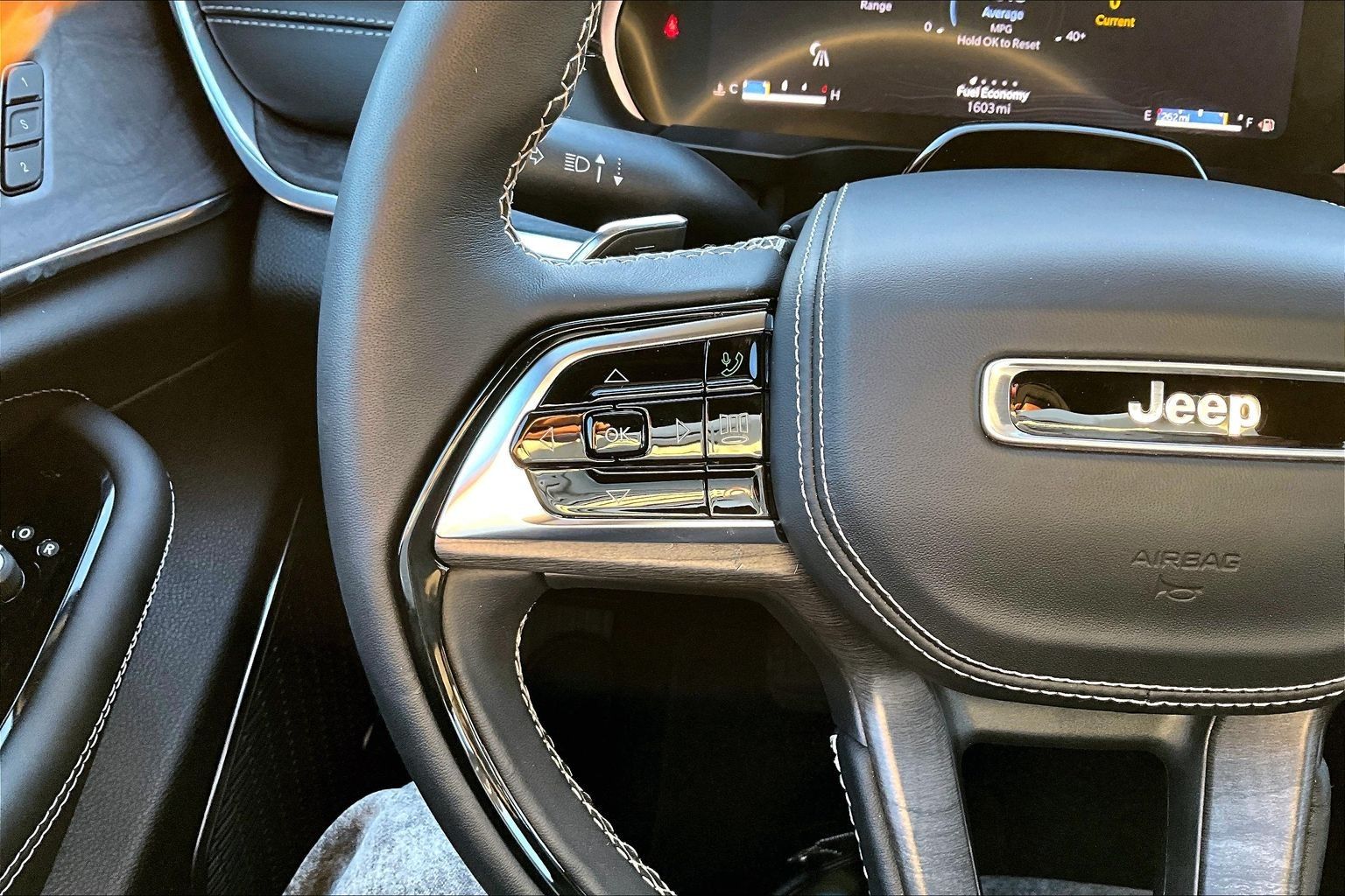 2025 Jeep Grand Cherokee Overland - Photo 19