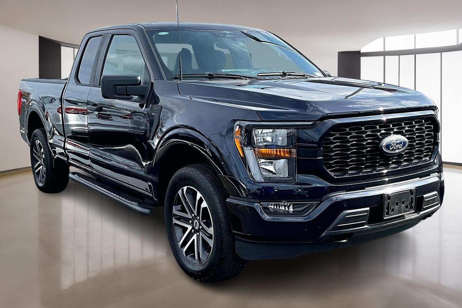2023 Ford F-150 XL's photo