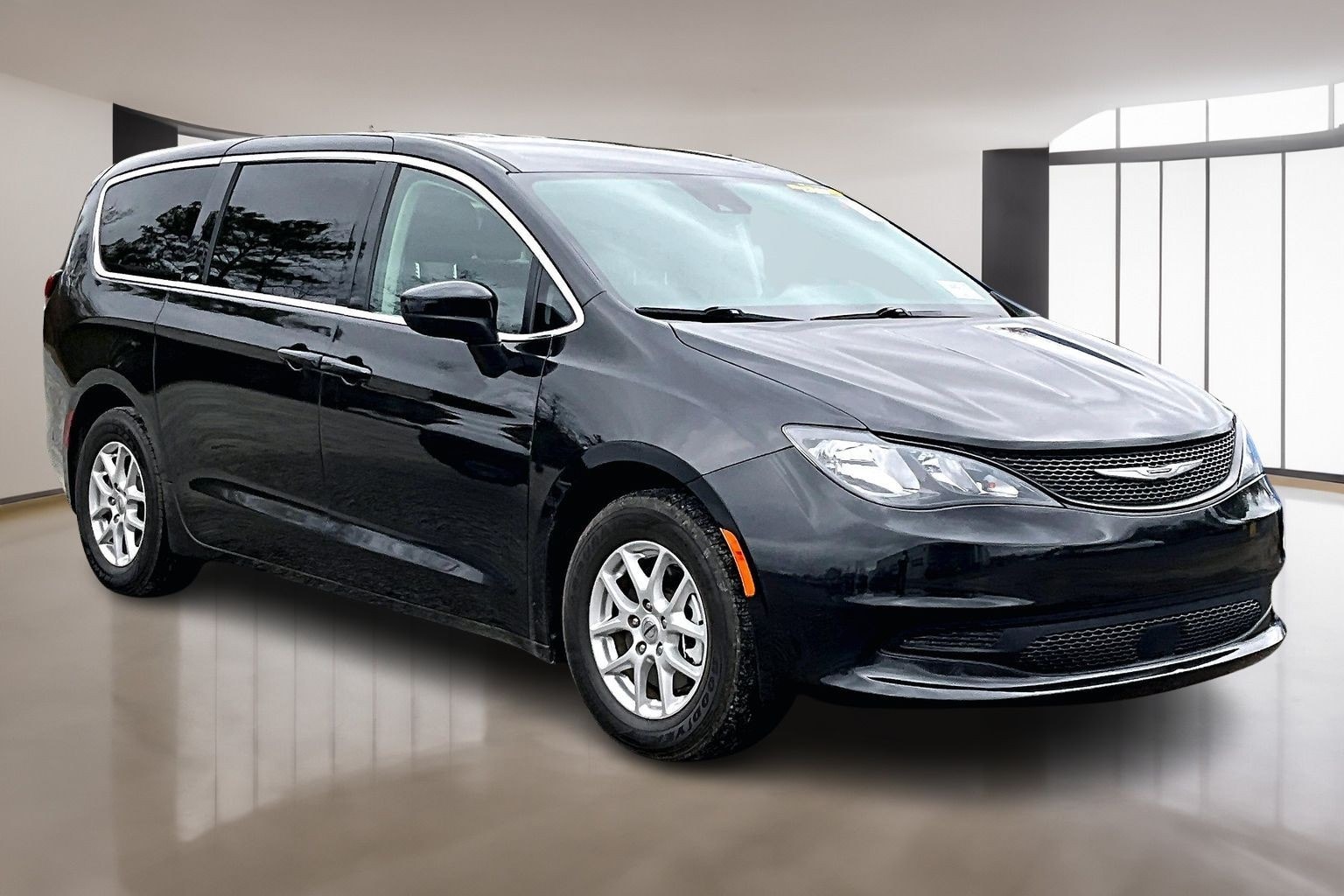 2023 Chrysler Voyager LX Minivan/Van's photo
