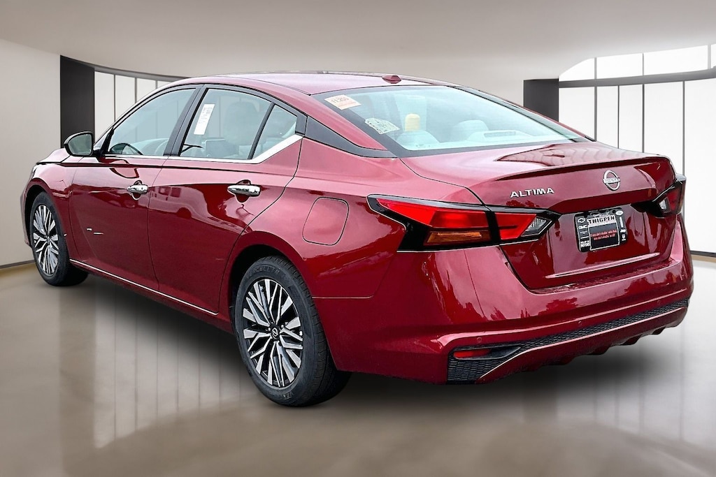Used 2025 Nissan Altima 2.5 SV Sedan