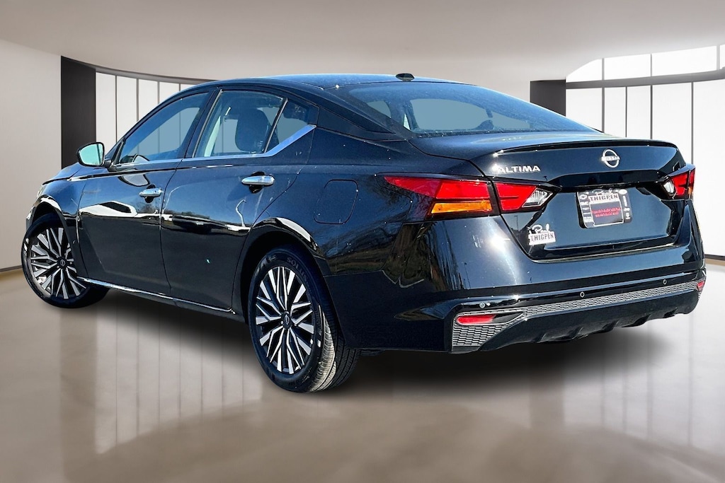 Used 2025 Nissan Altima 2.5 SV Sedan