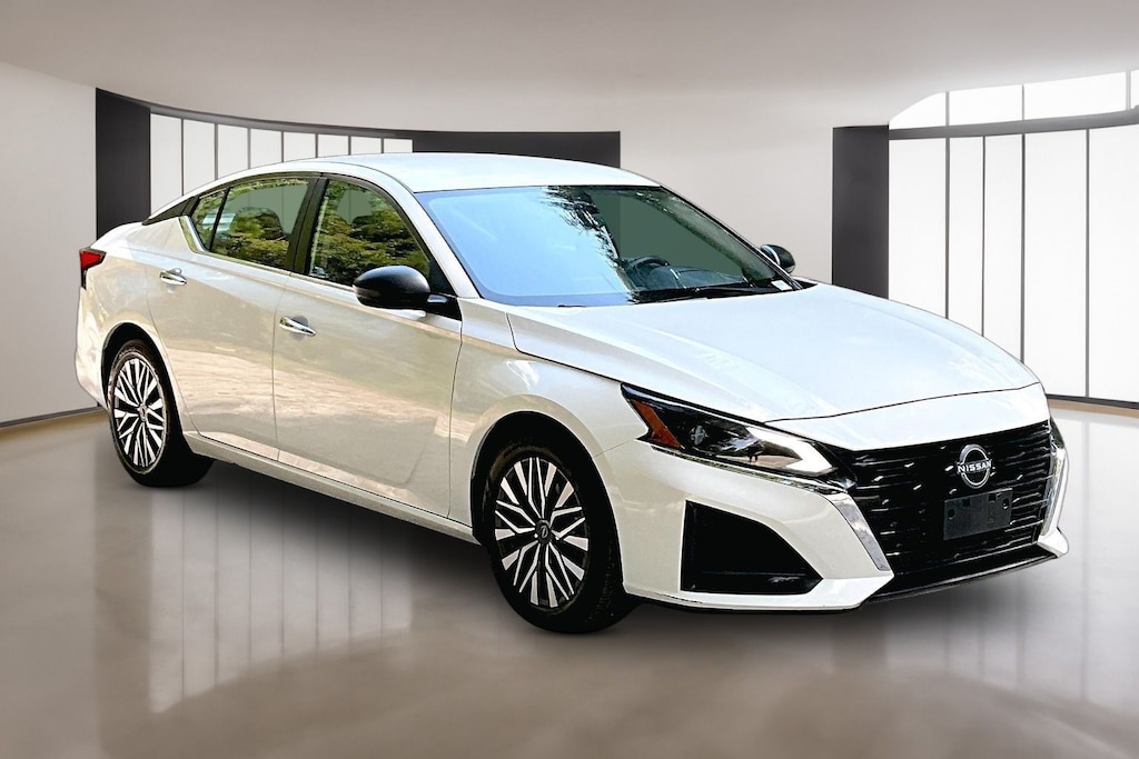 Used 2025 Nissan Altima 2.5 SV Sedan