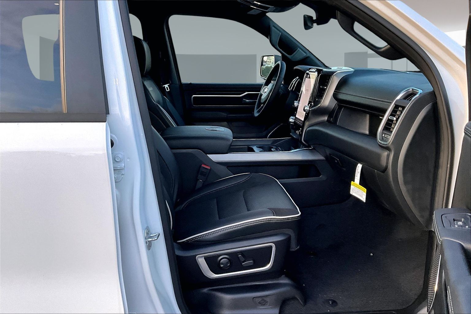2025 RAM 1500 Laramie - Photo 26