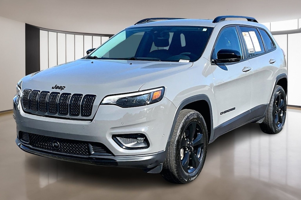 Used 2023 Jeep Cherokee Altitude SUV