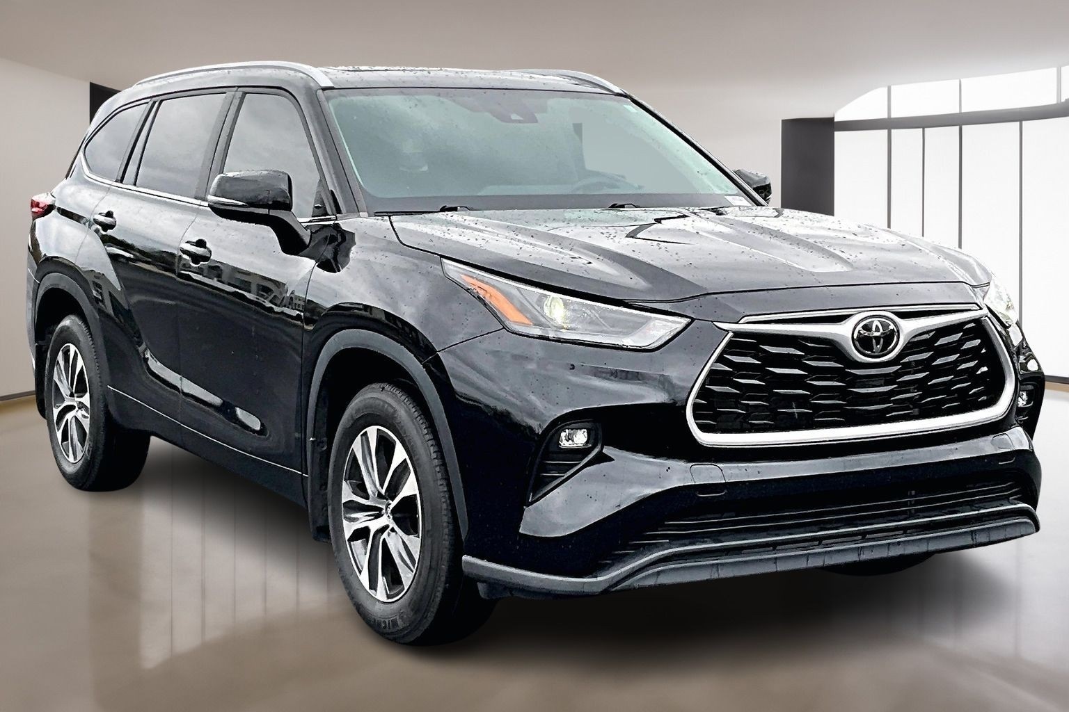 2023 Toyota Highlander XLE's photo