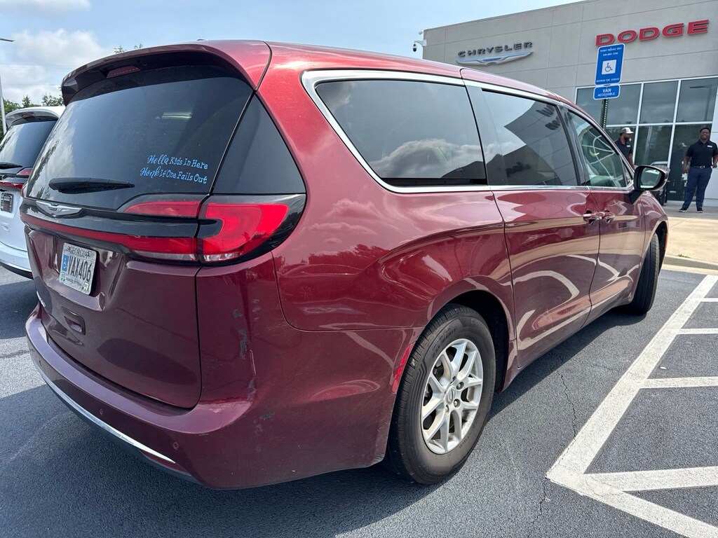 Used 2023 Chrysler Pacifica Touring L Minivan/Van