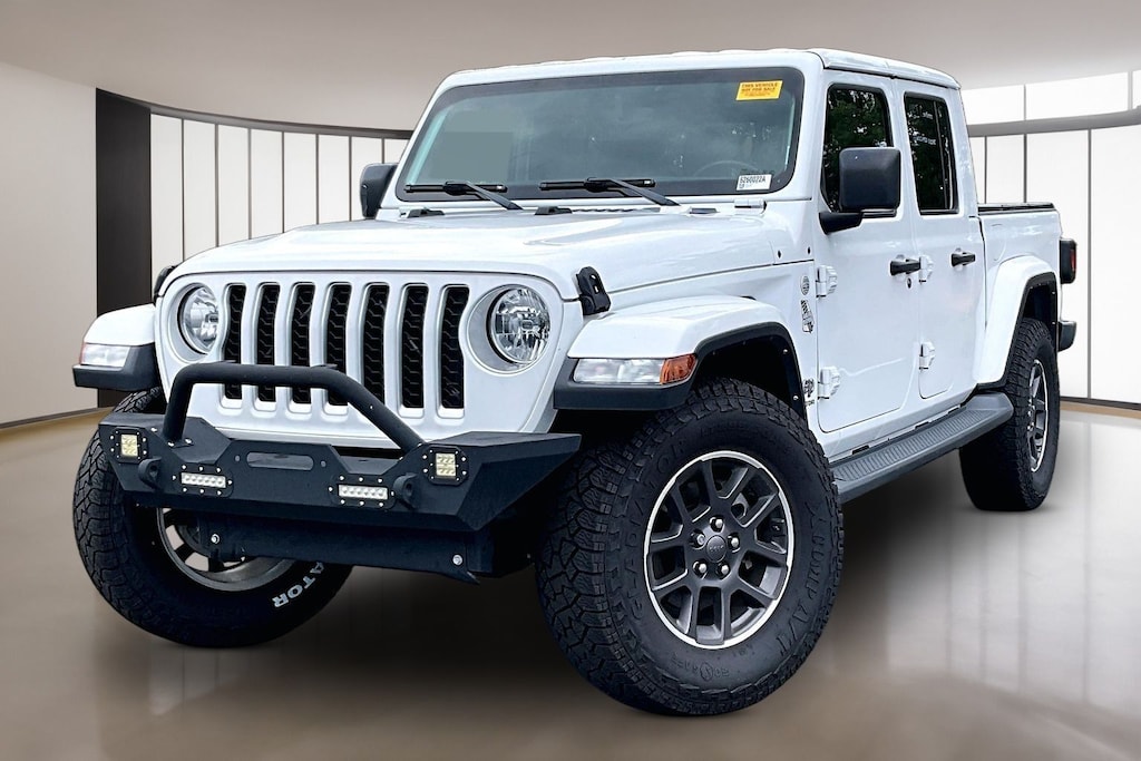 Used 2022 Jeep Gladiator Overland Truck