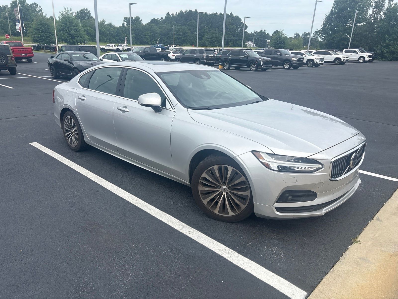 2021 Volvo S90 T6 Momentum AWD's photo