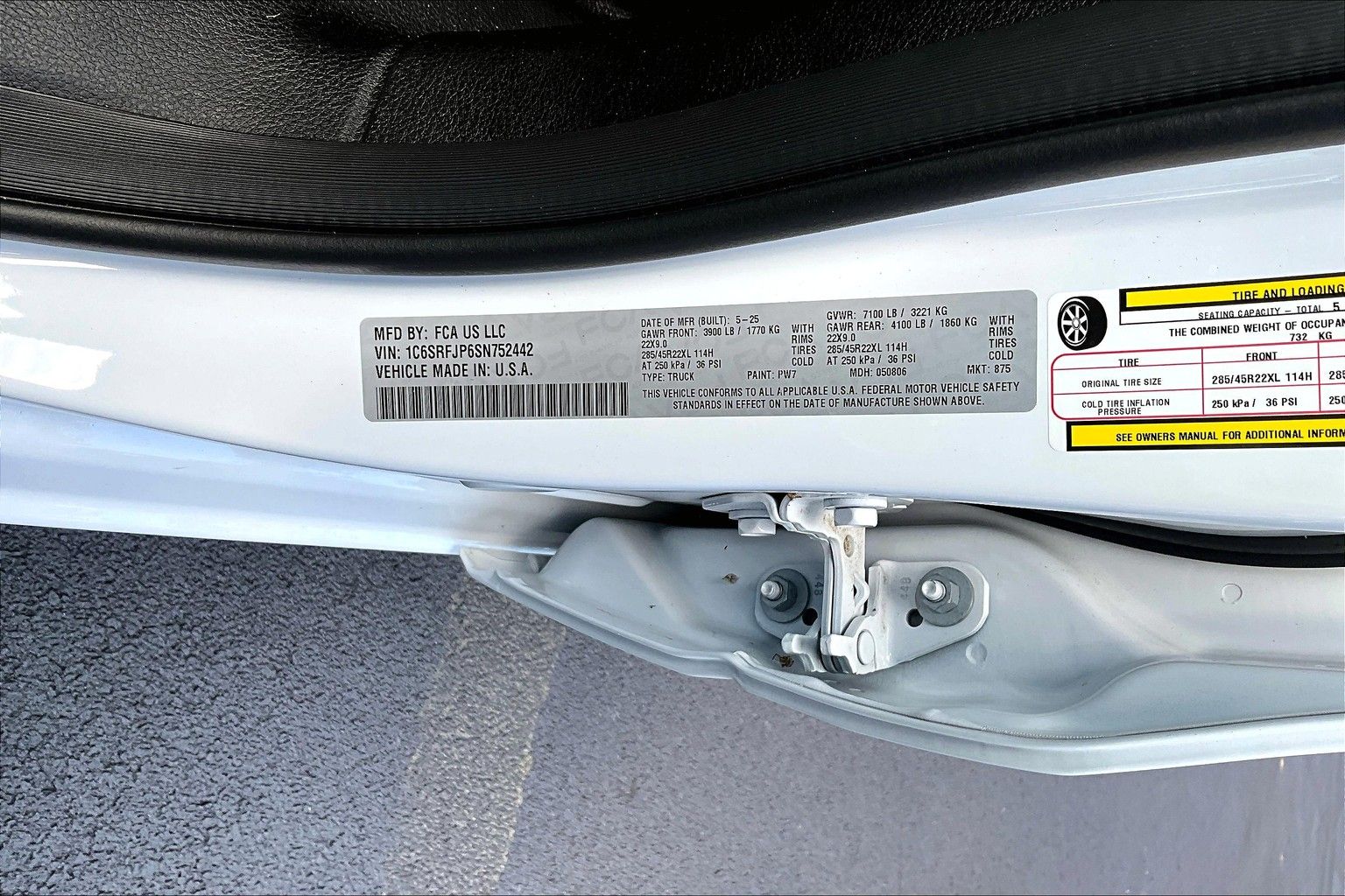 2025 RAM 1500 Laramie - Photo 9