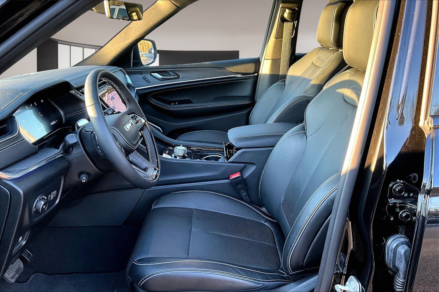 2025 Jeep Grand Cherokee Overland - Photo 24