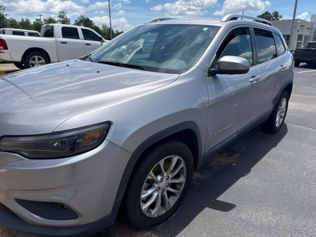 Used 2019 Jeep Cherokee Latitude SUV