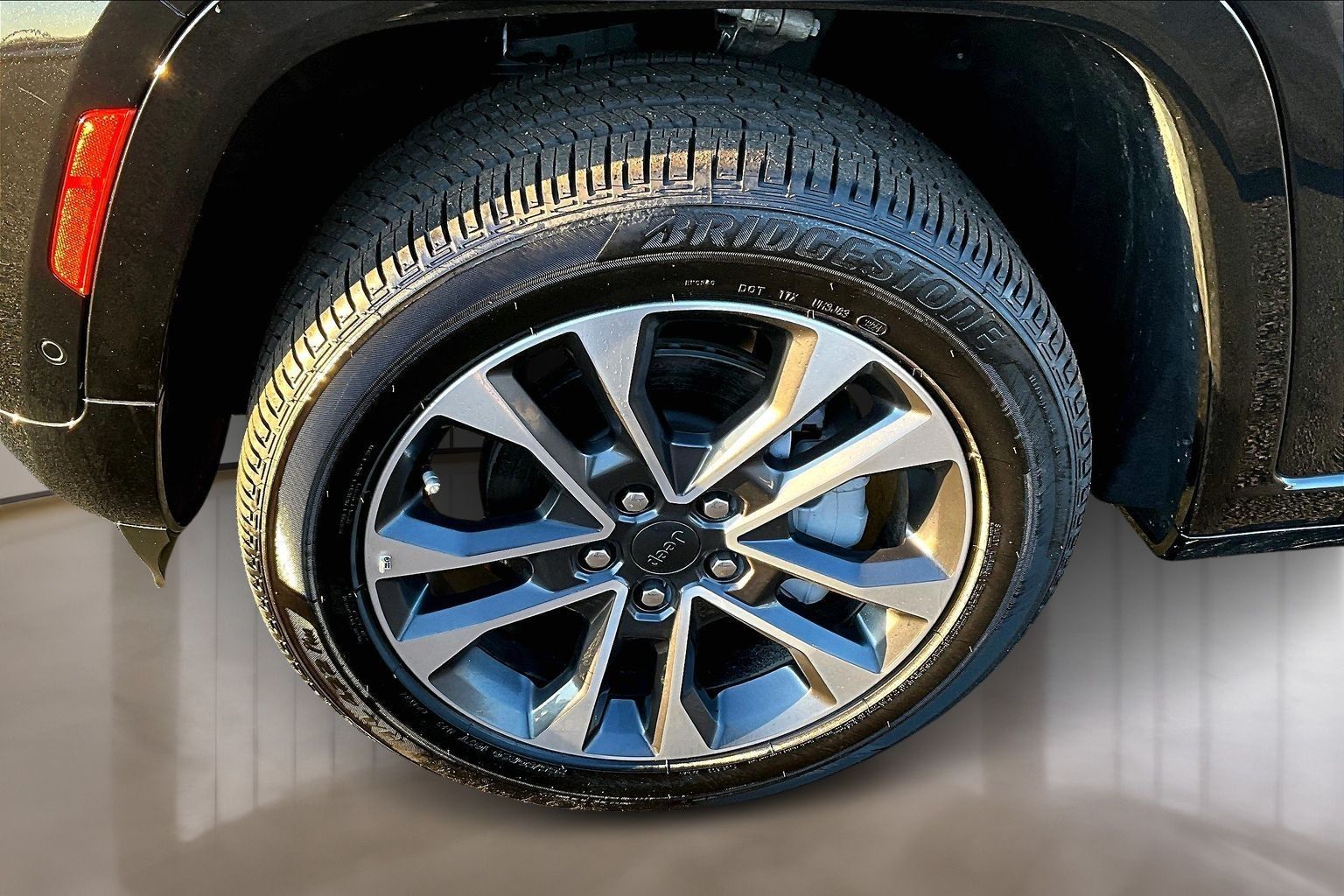 2025 Jeep Grand Cherokee Overland - Photo 13