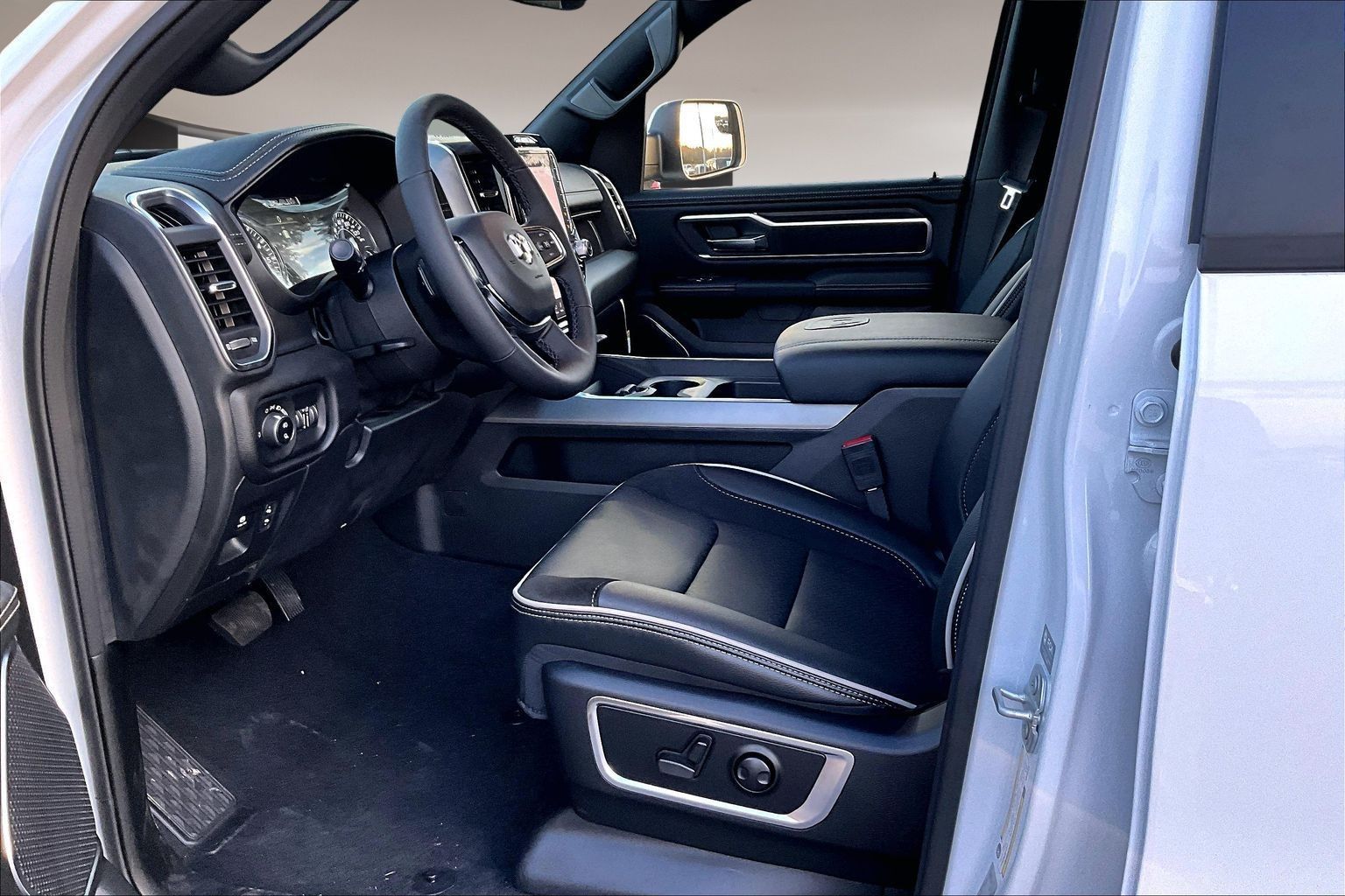 2025 RAM 1500 Laramie - Photo 23