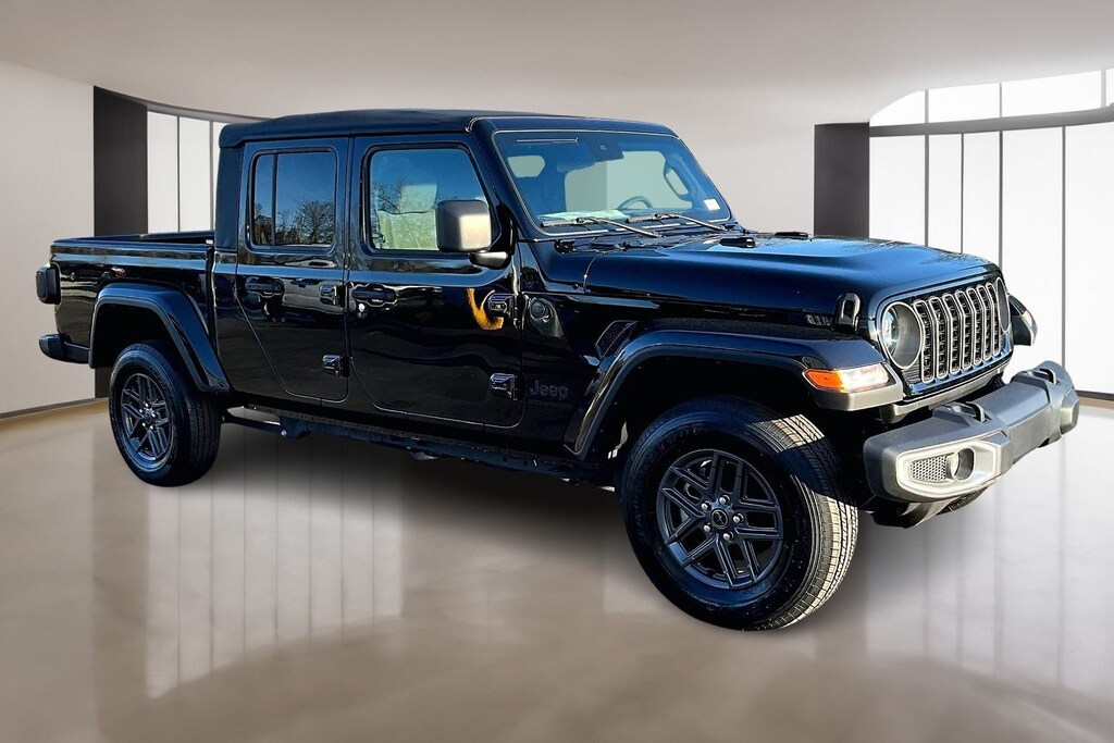 New 2025 Jeep Gladiator Sport Pickup