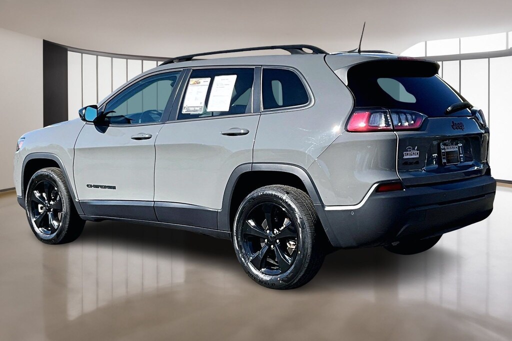 Used 2023 Jeep Cherokee Altitude SUV