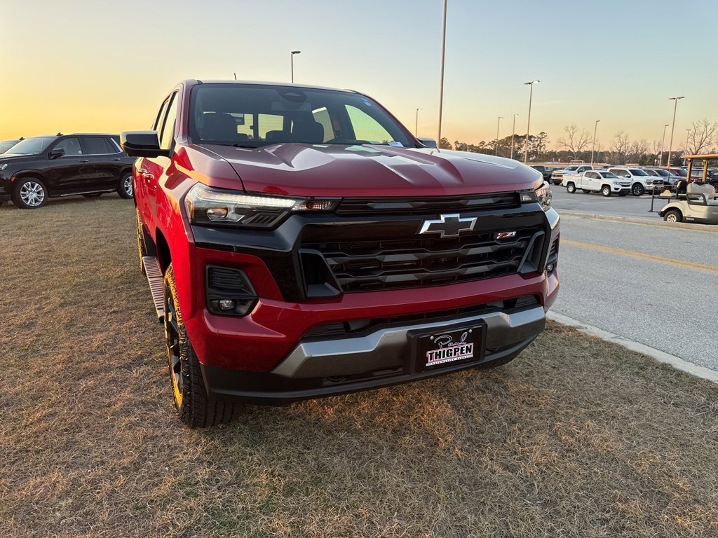 2025 Chevrolet Colorado Z71 photo 2
