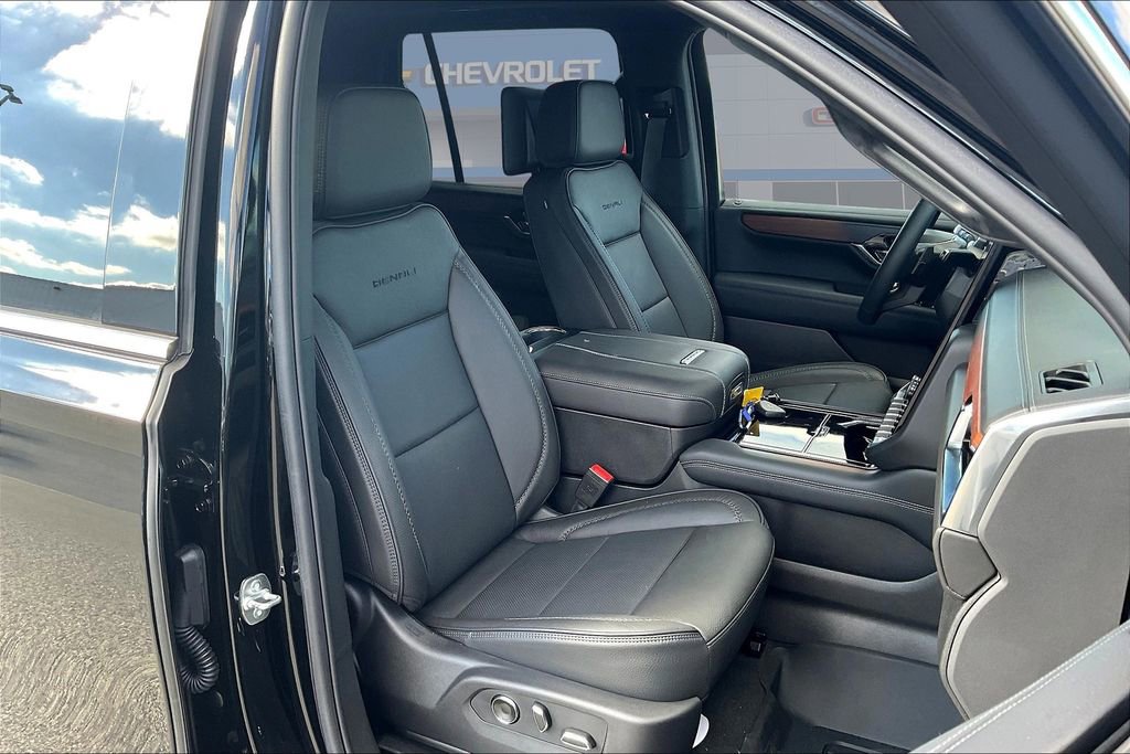 2025 GMC Yukon Denali - Photo 8