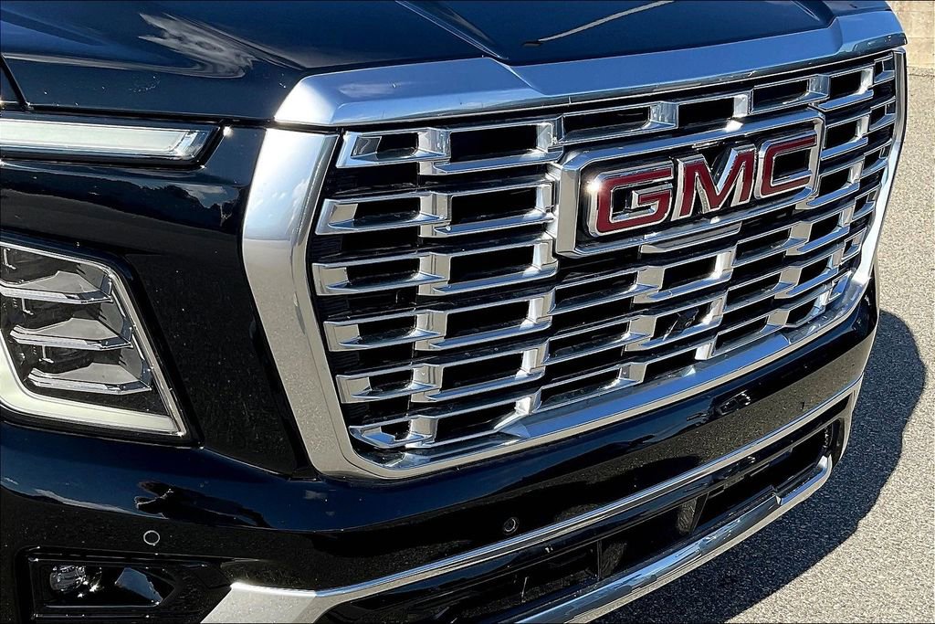 2025 GMC Yukon Denali - Photo 16