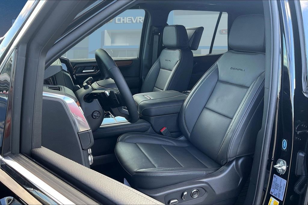 2025 GMC Yukon Denali - Photo 24